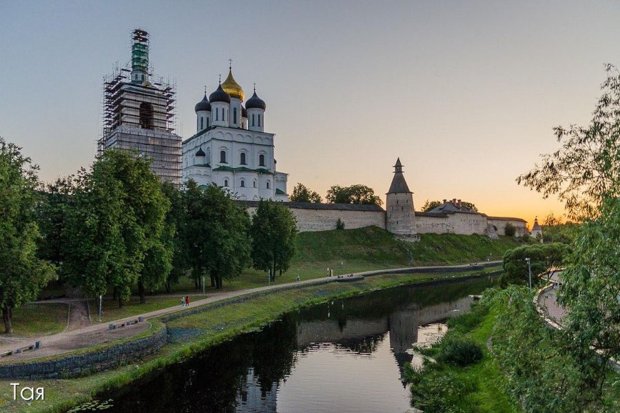 Летний вояж. Два Кремля с прогулкой в Пушкинских горах. В. Новгород - Пушкинские горы - Изборск - Печоры - Псков 4д./3н.