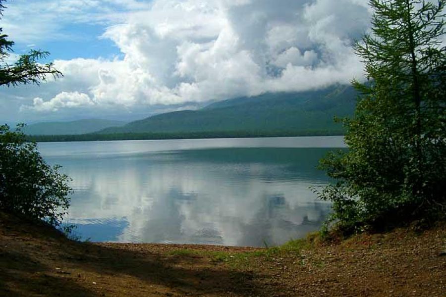 А берег теплого Байкала Манит